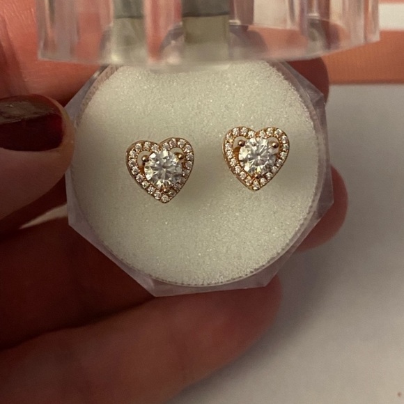 BAS Gifts Jewelry - Heart Shaped Diamond Earrings - 1 carat